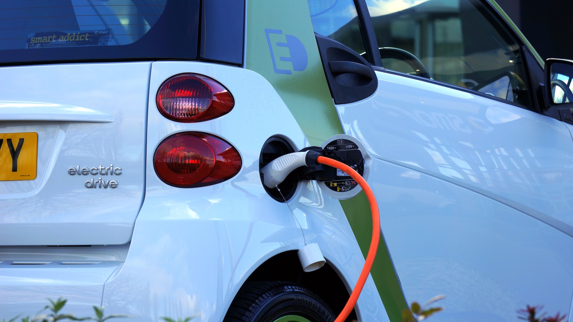 Mobility in 2023 - Electric car recharging 